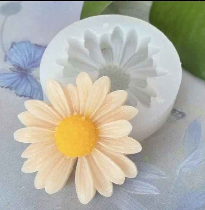Daisy candle mould A