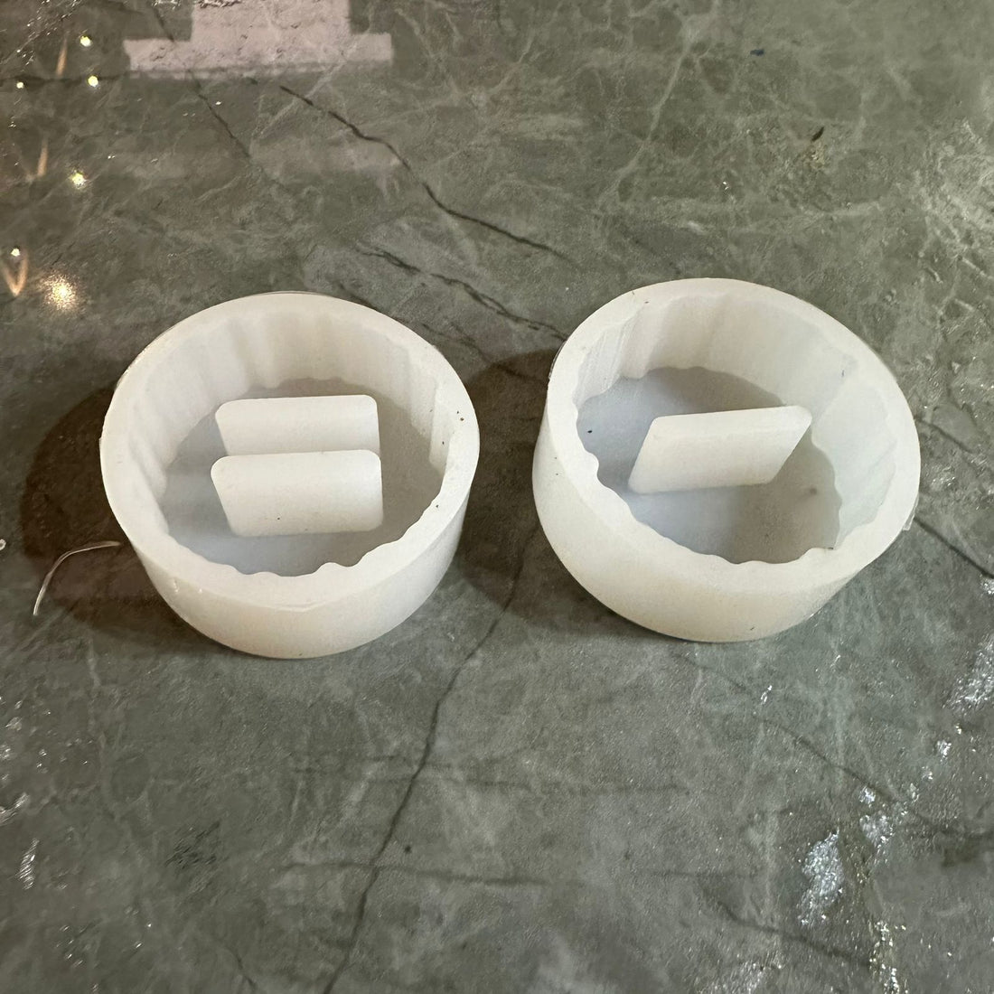 Ring holder mould agate round set of 2