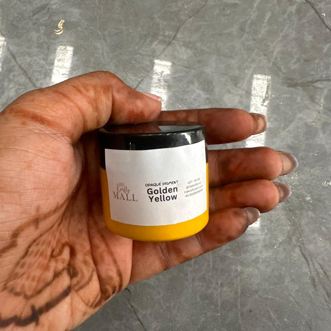 Golden yellow opaque pigment