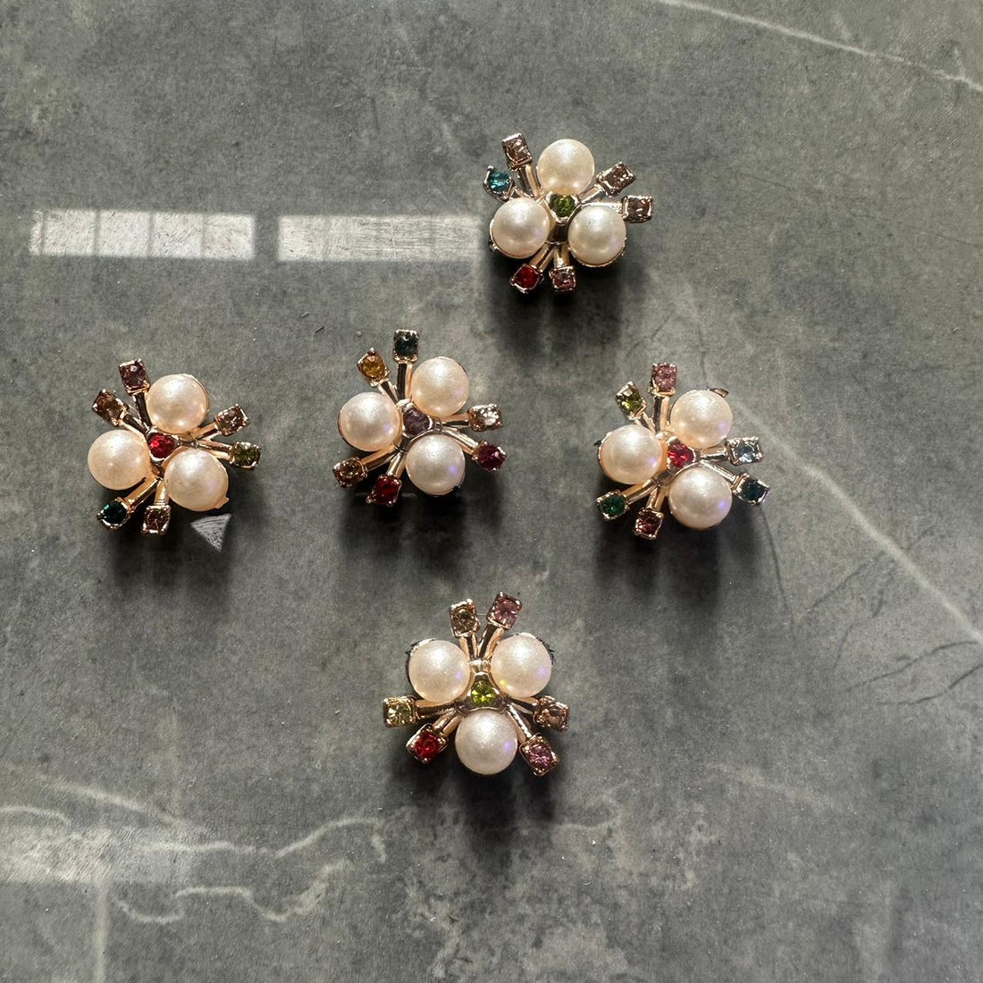 Pearl Embellished broach 002