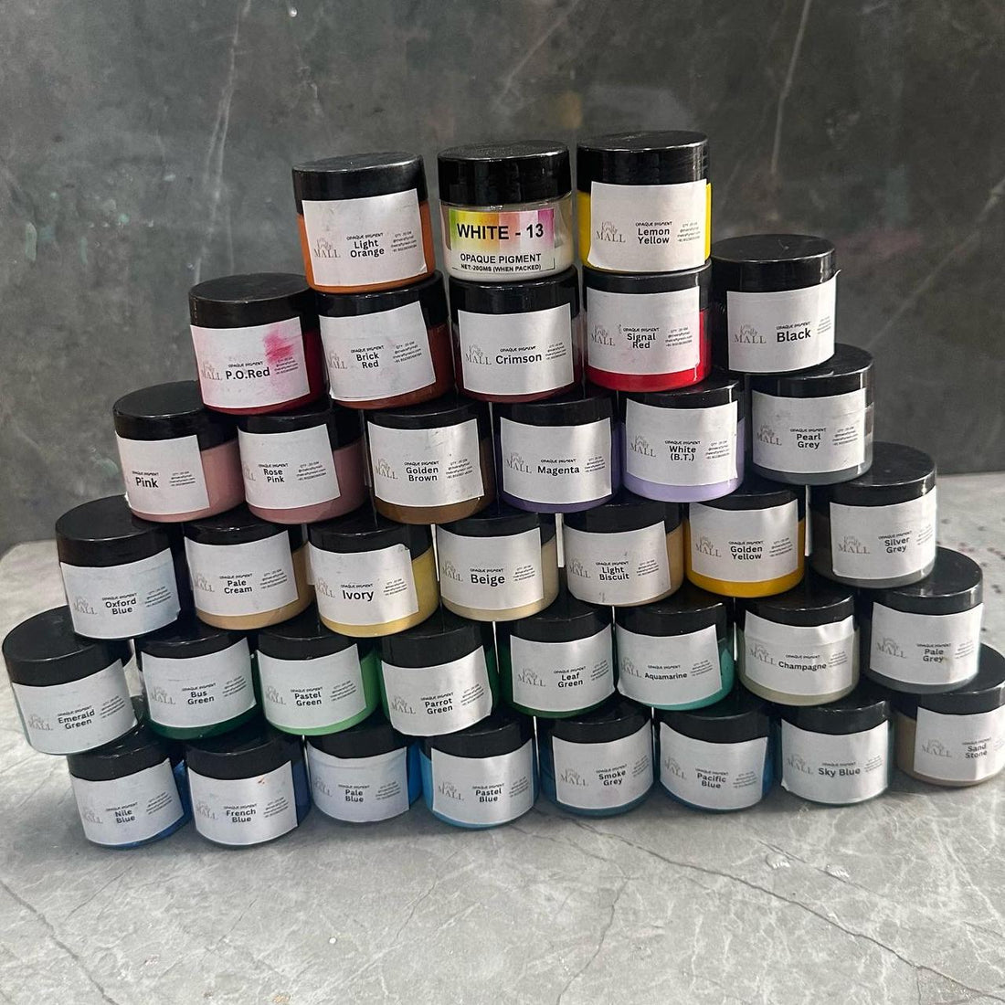 Opaque pigment set of 37