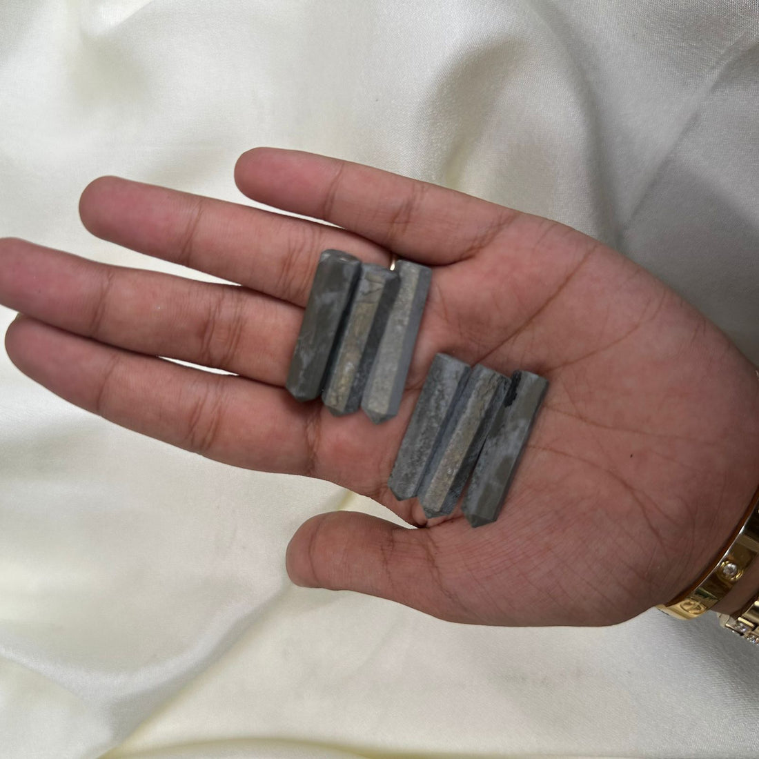 Greenish grey pointers