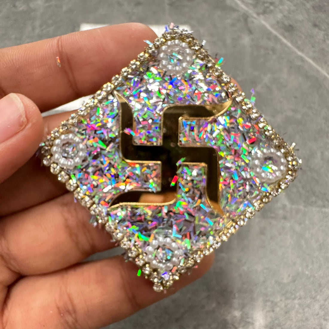 Holographic  swastik 001