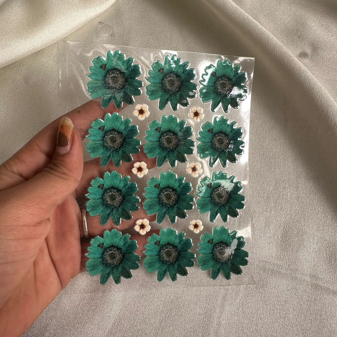 Green daisy flower peel off sticker
