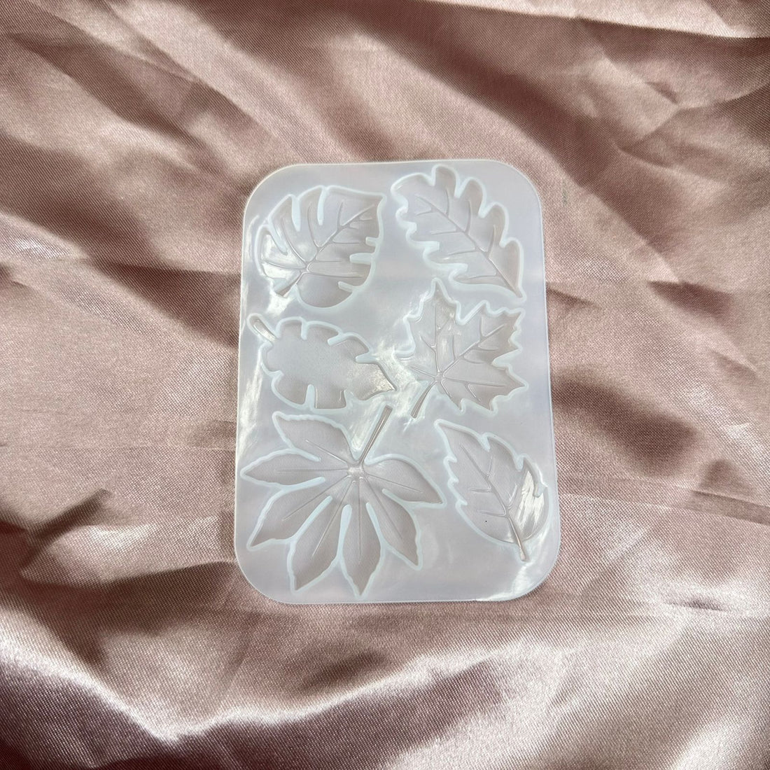 6 cavity leaf shape jewellery & keychain mould