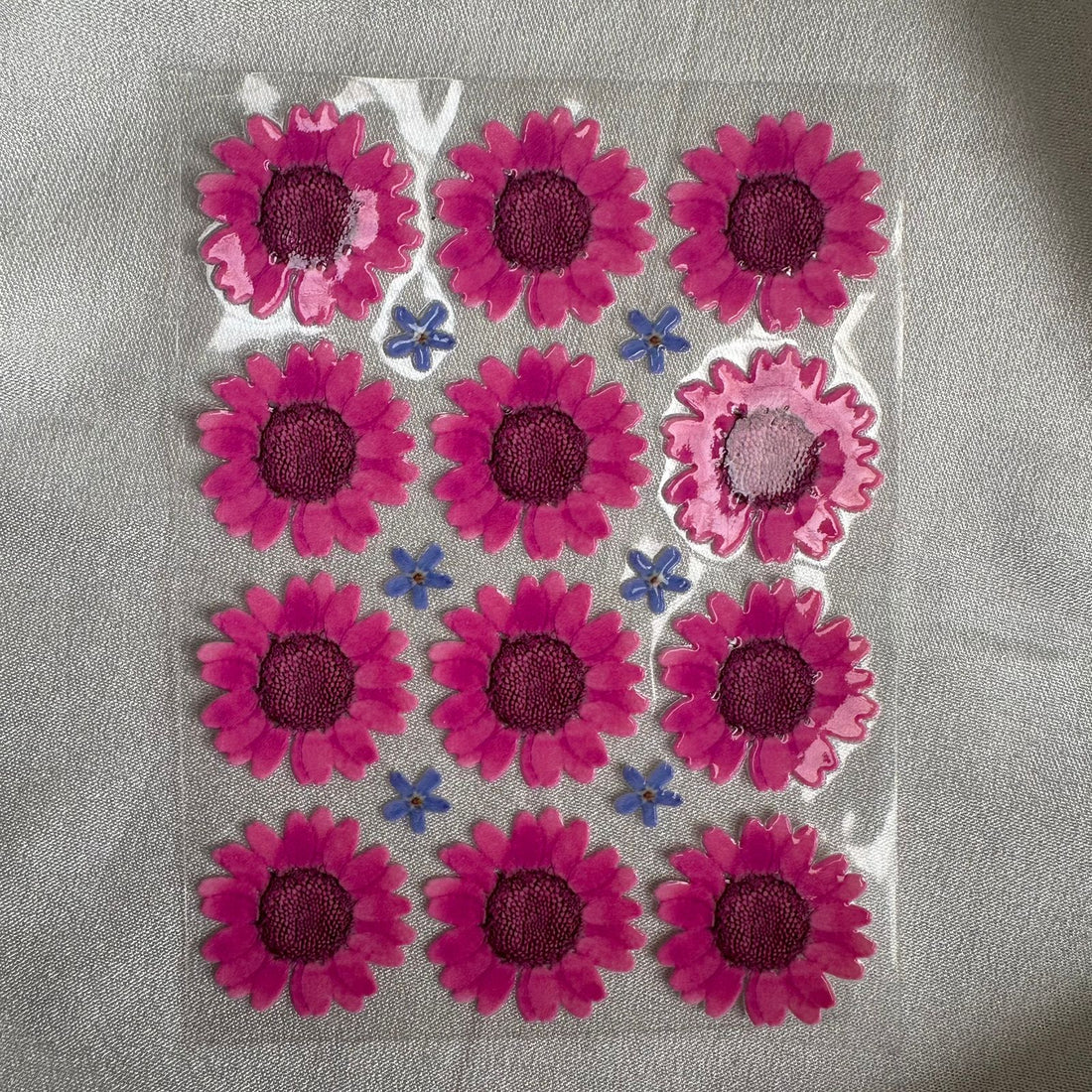 Rani pink daisy flower peel off sticker