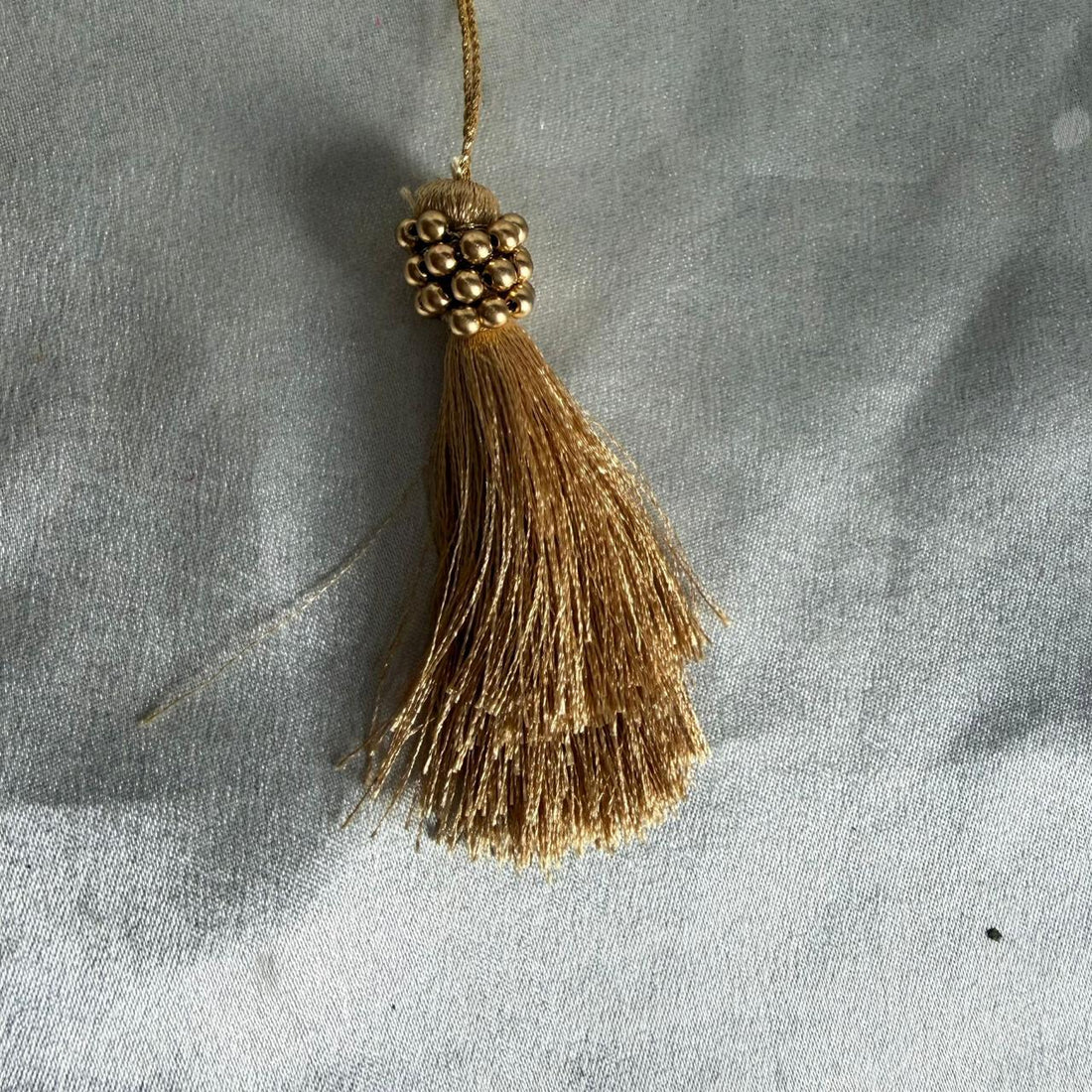 Gold tassel 002