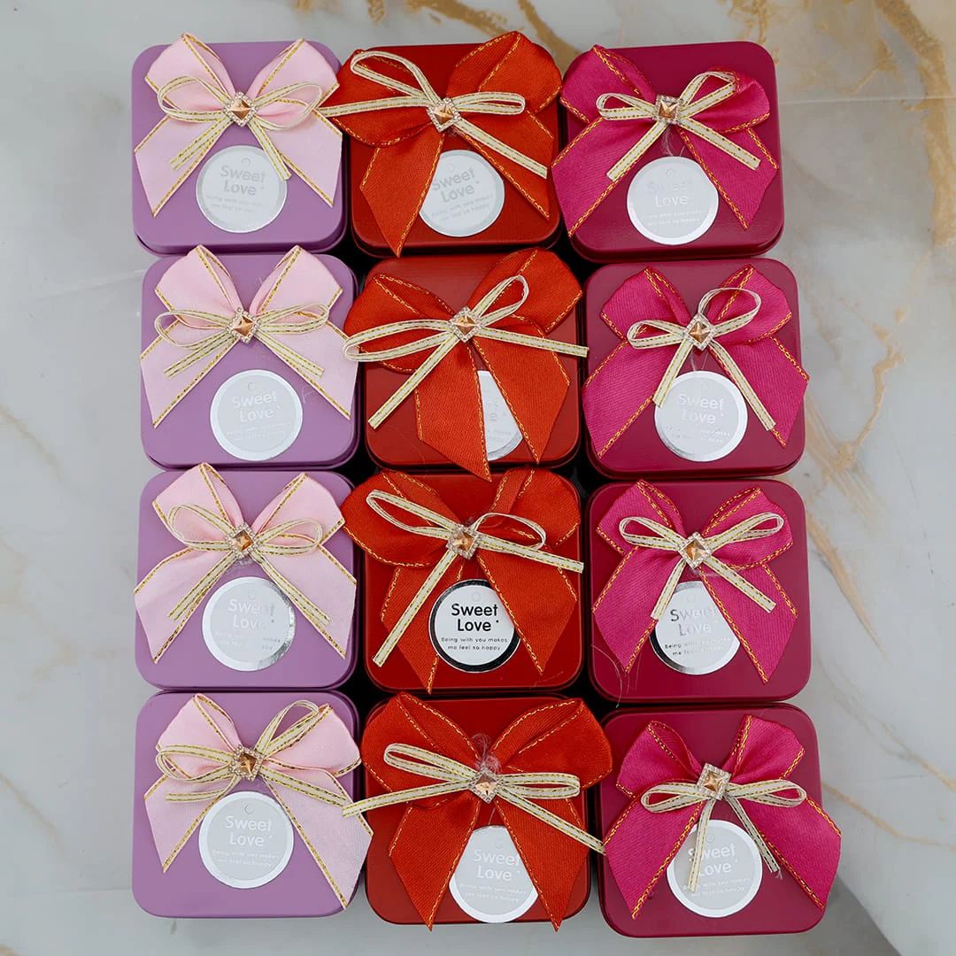 Square sweet love with bow tin jar