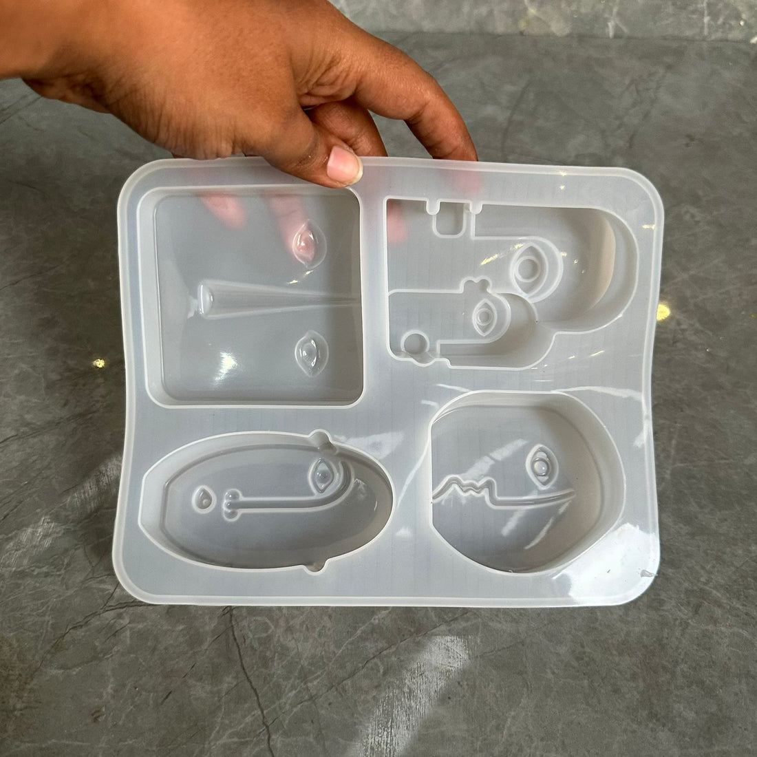 4 cavity abstract face mould