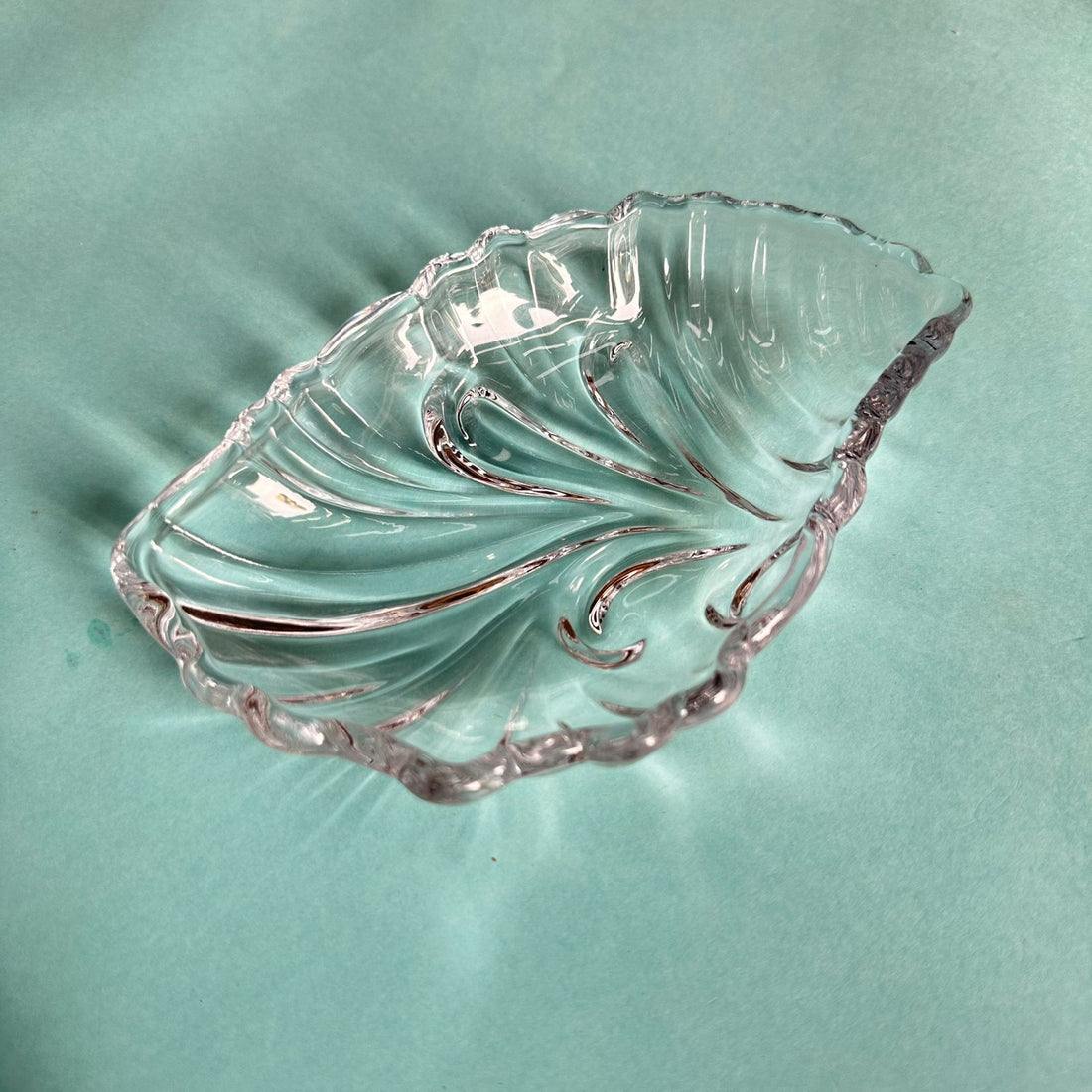 Shell candle plate