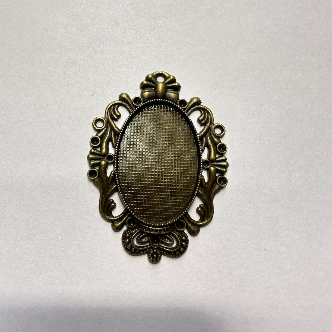 Vintage bezel oval Designer 005