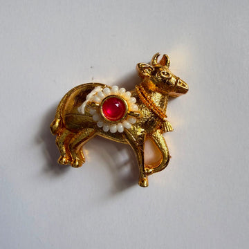 Kundan rakhi charm nandi (cow)