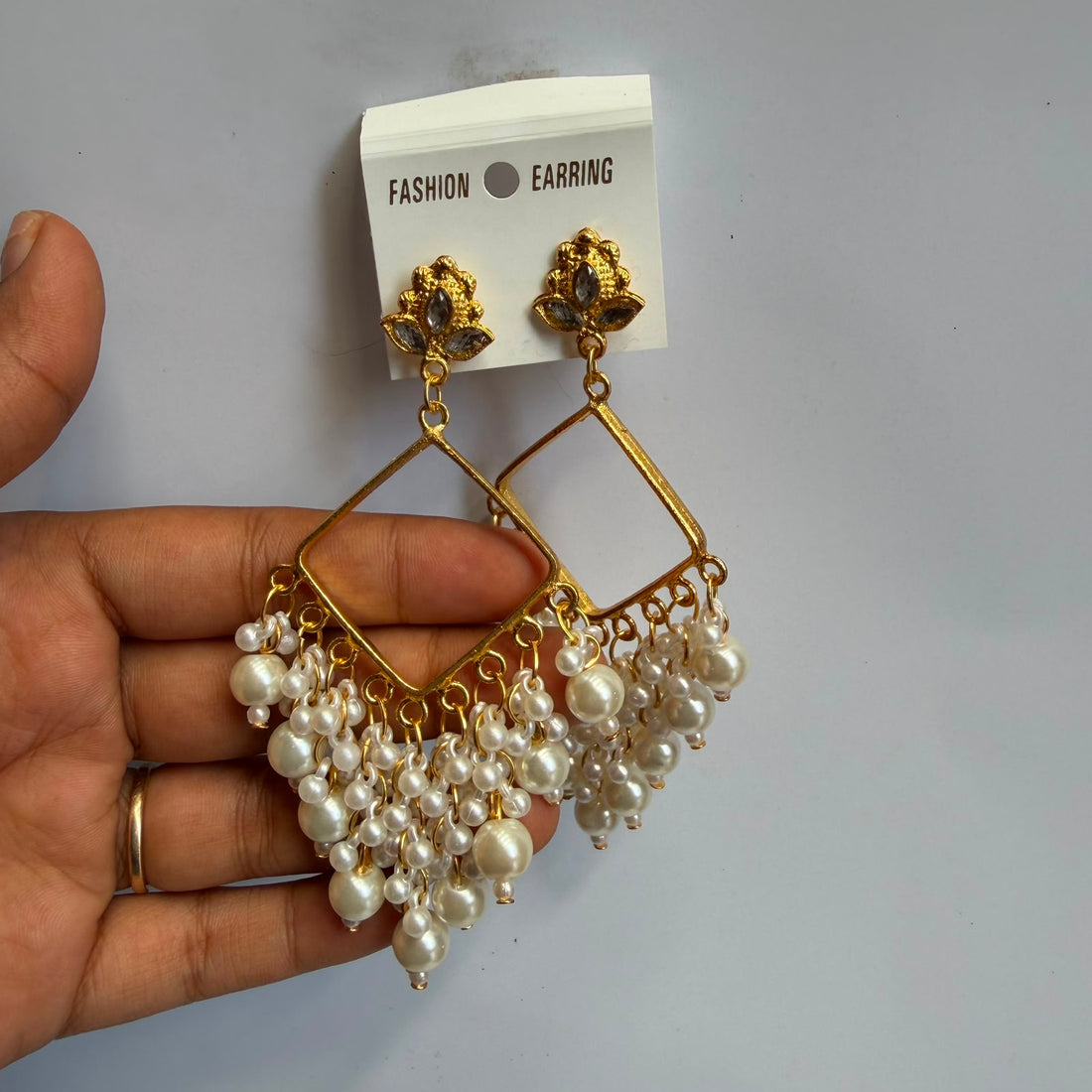 Chandbali jumkha base white