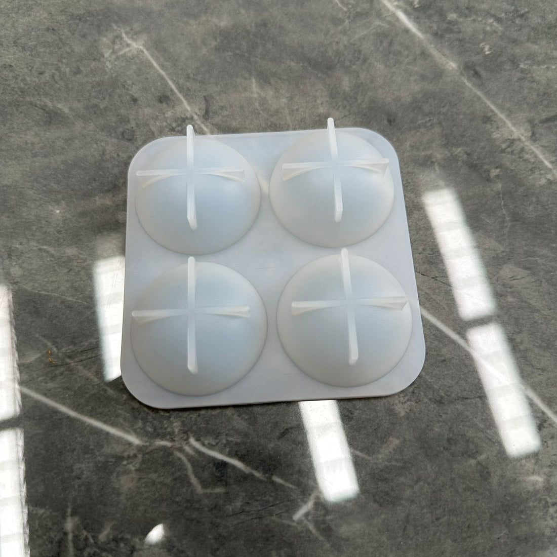 Ball pendant mould