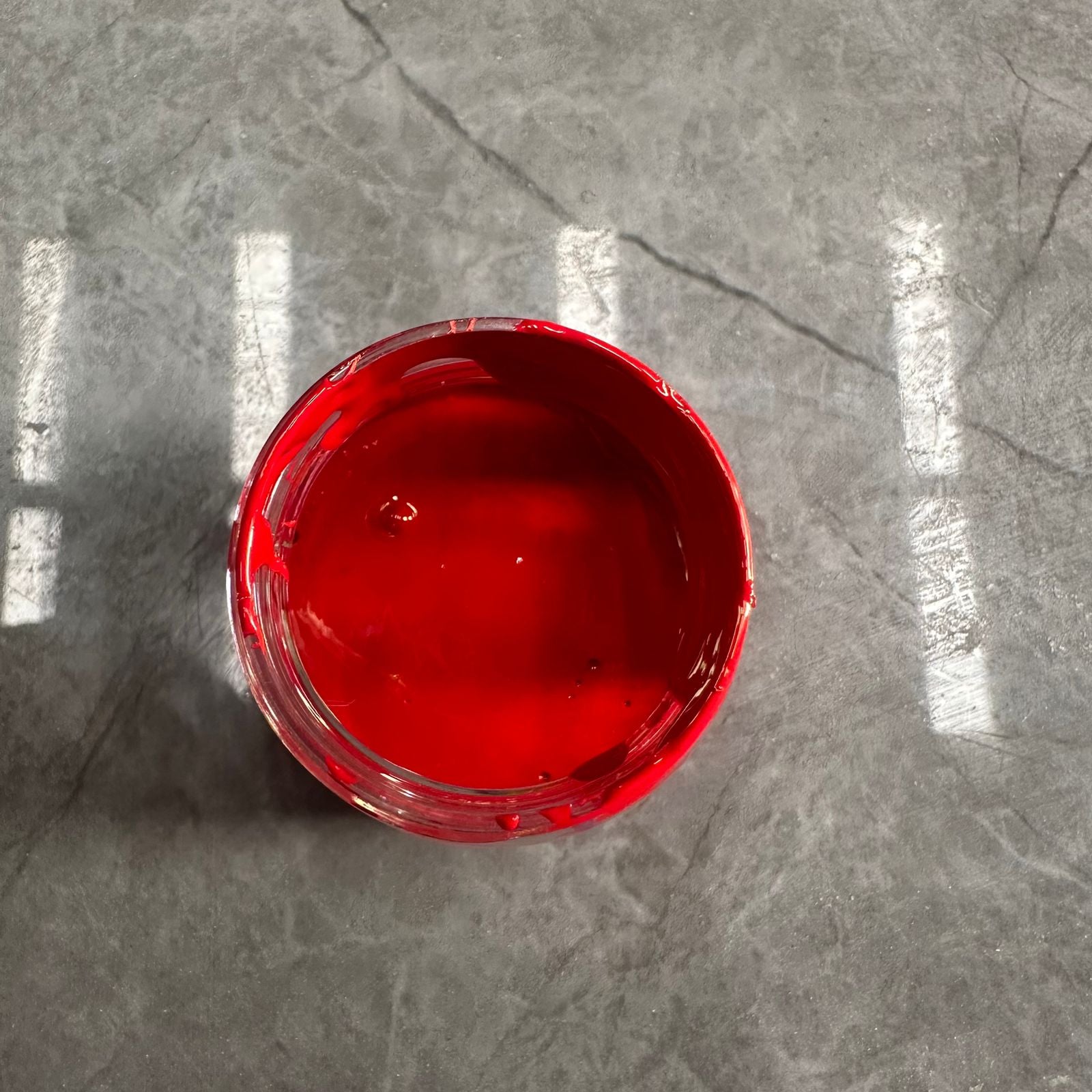 Signal red opaque pigment