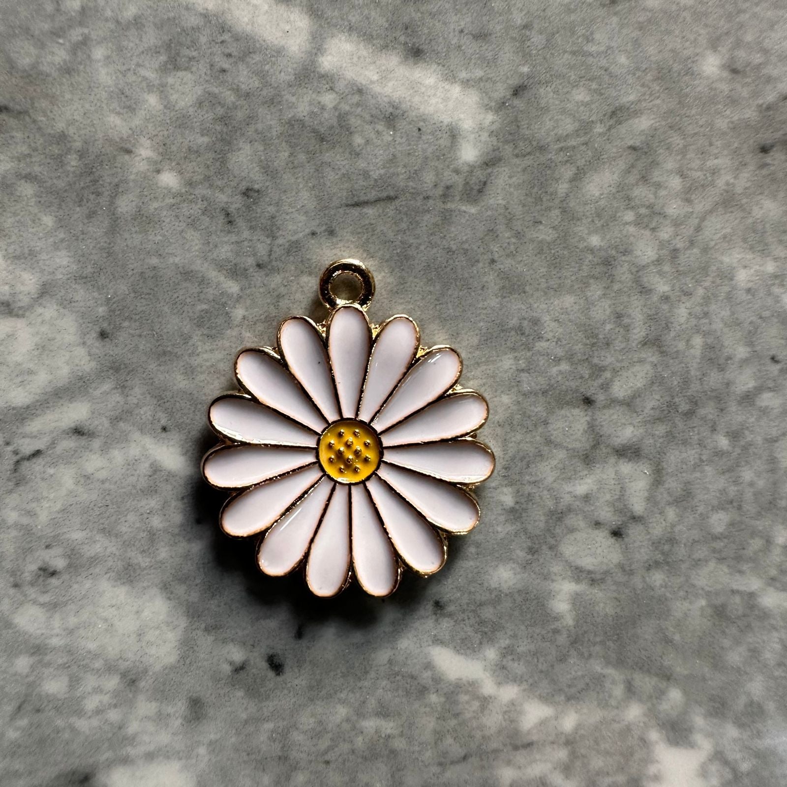 White daisy charm