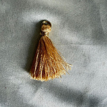 Gold tassel 001