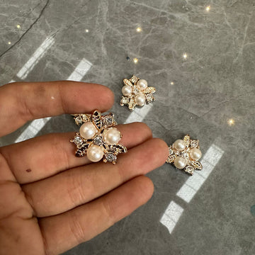 Pearl Embellished broach 007