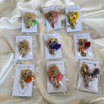 Small flower bunch with gift tags