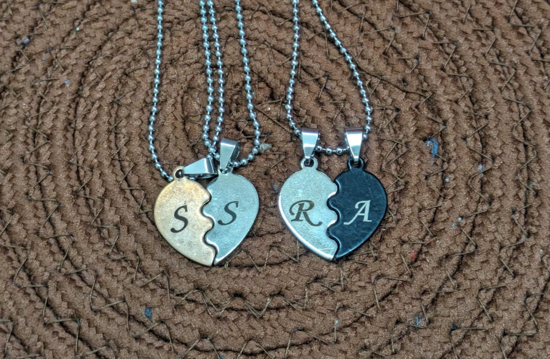 Couple pendant