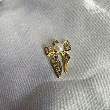 Bow charm