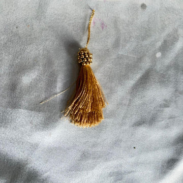 Gold tassel 002