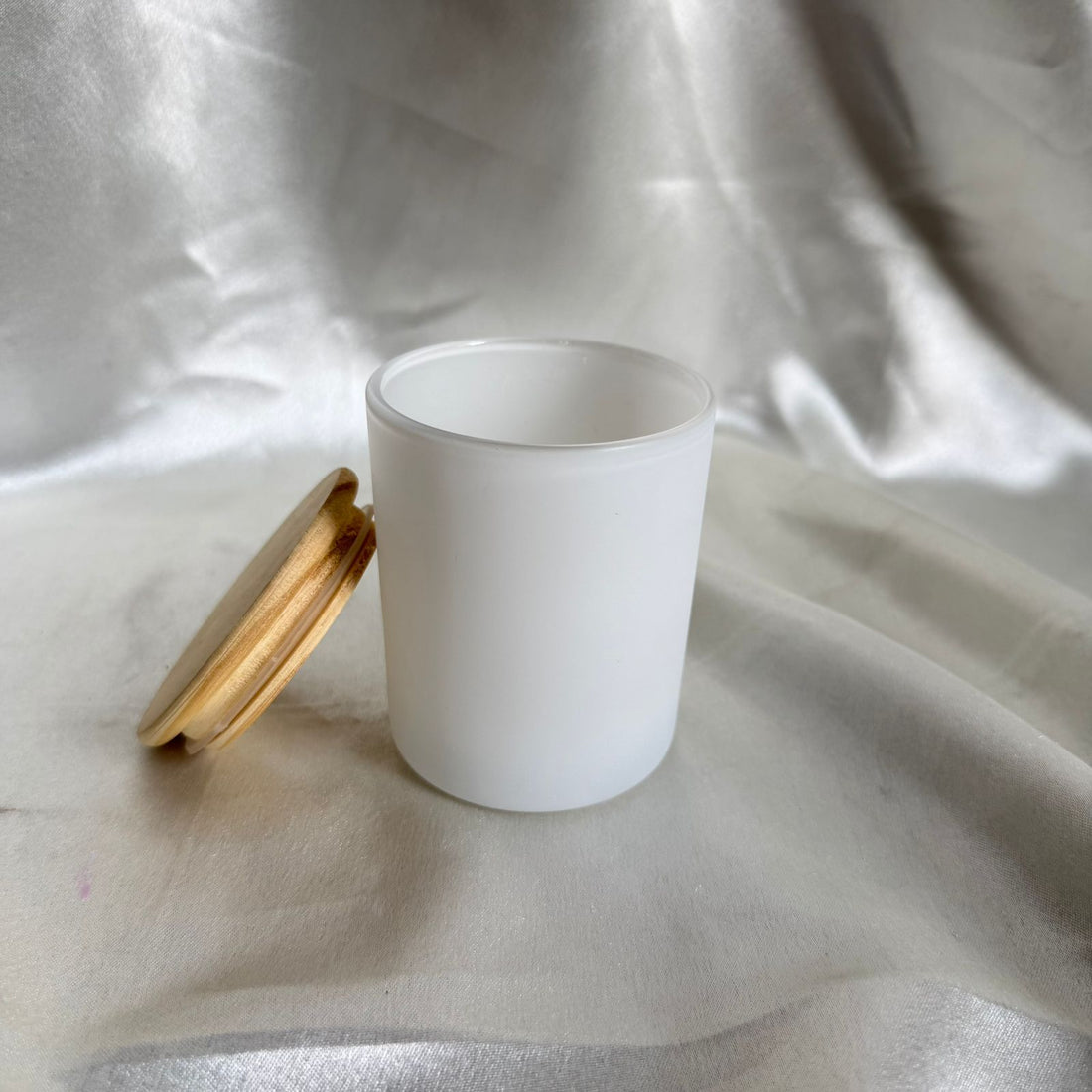 Wooden lid matte white jar