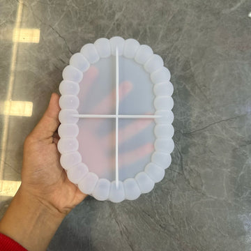 Oval with bubble border mould