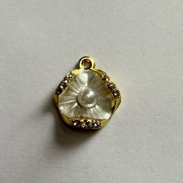 White flower pearl charm 01