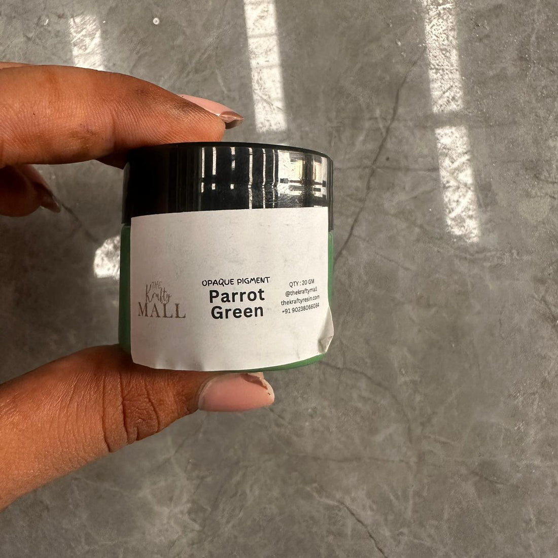 Parrot green opaque pigment