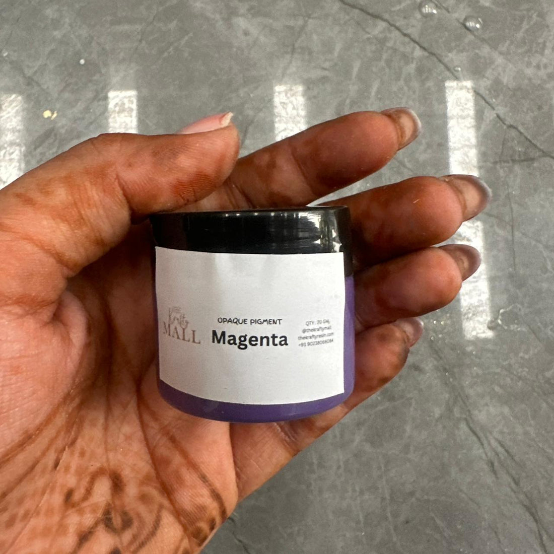 Magenta opaque pigment