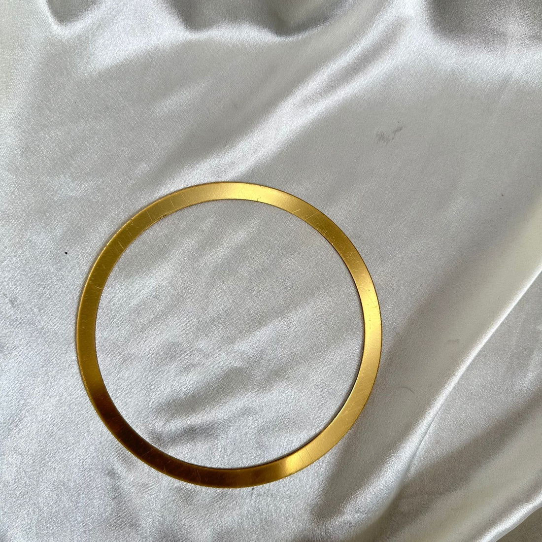 Gold acrylic border ring 17 cms