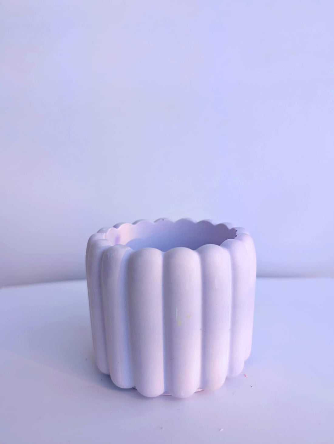 Ribbed cushion candle jar