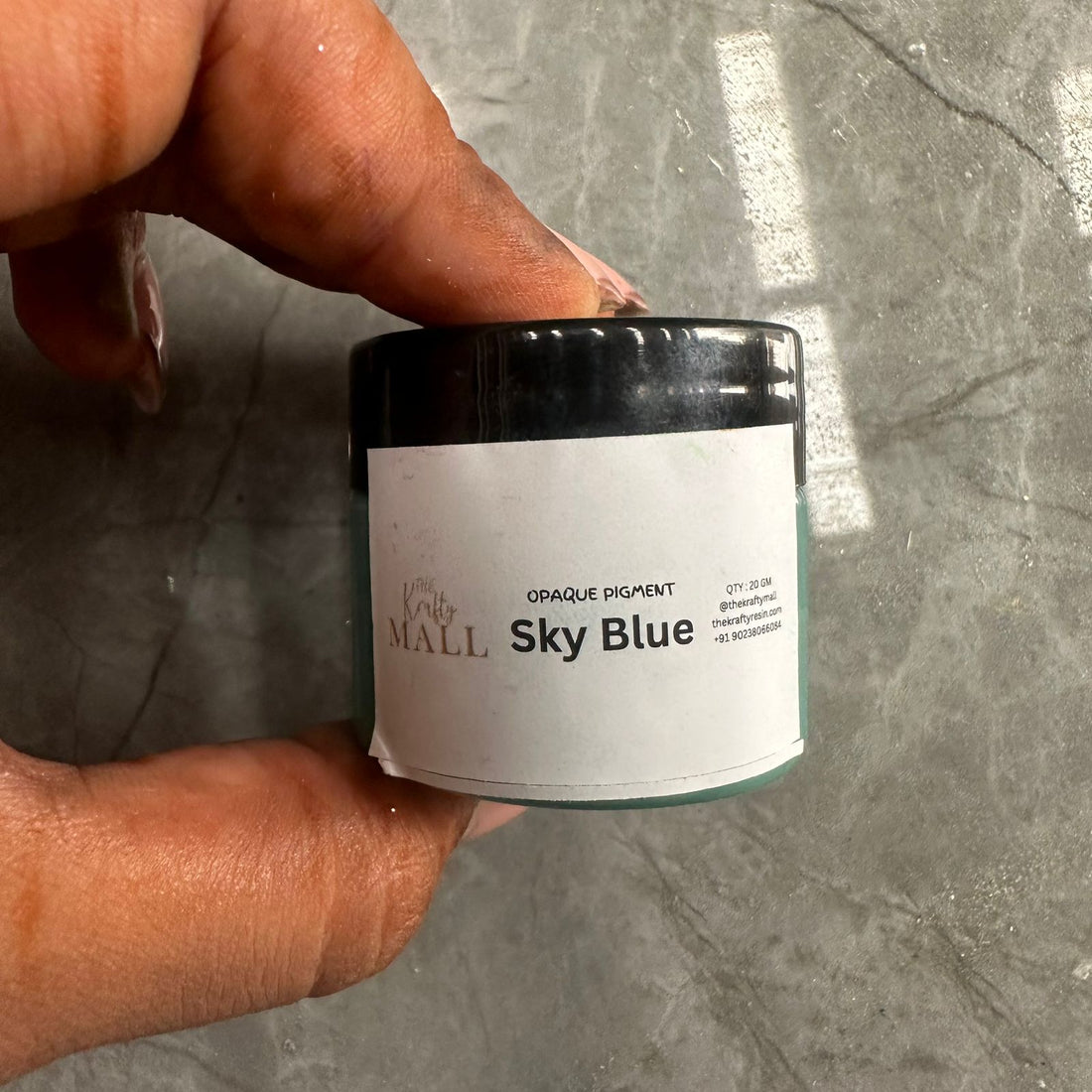 Sky blue/green opaque pigment