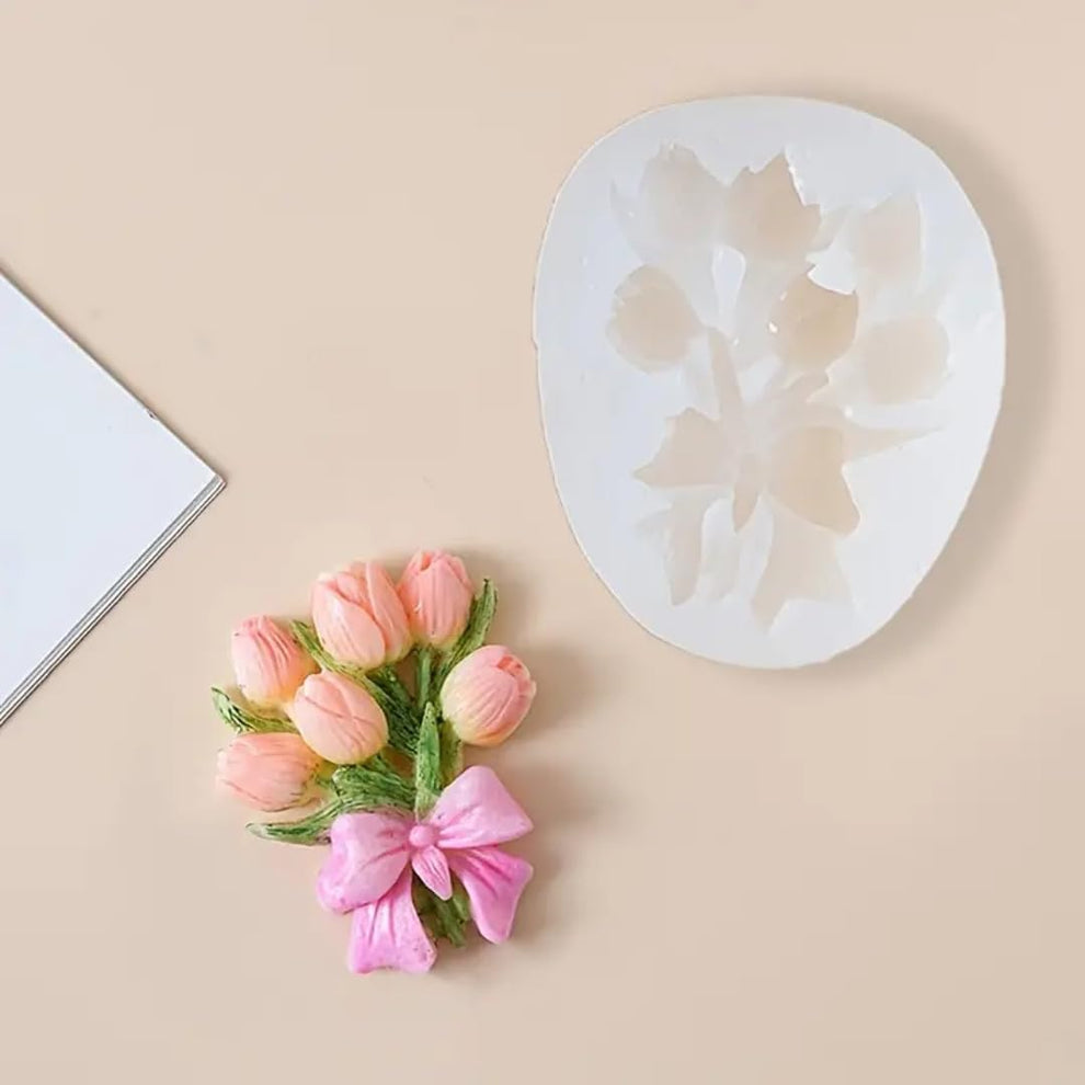 Small Tulip fondant flower