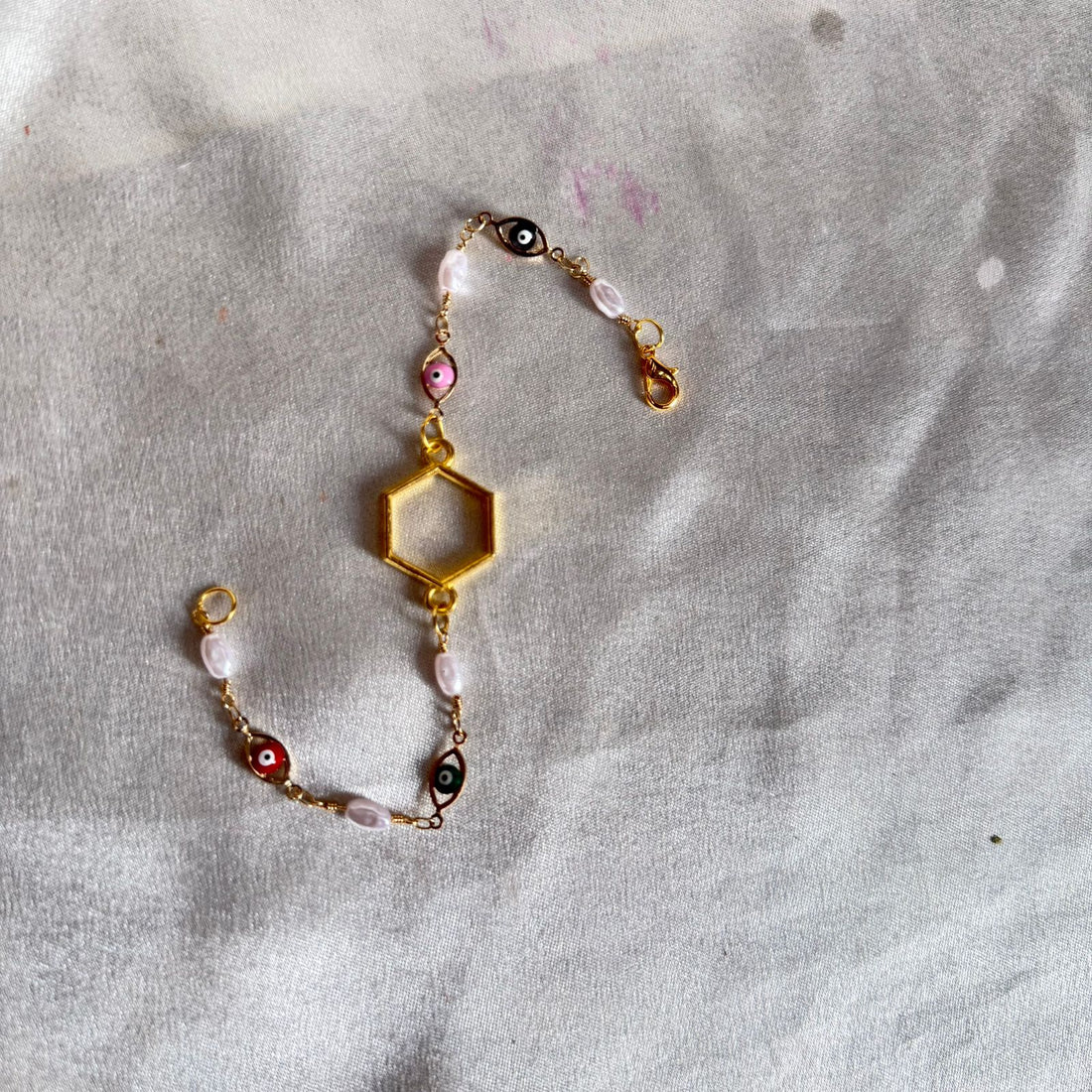 Rakhi bezel bracelet 001
