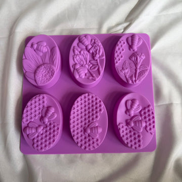 Oval honeybee mould