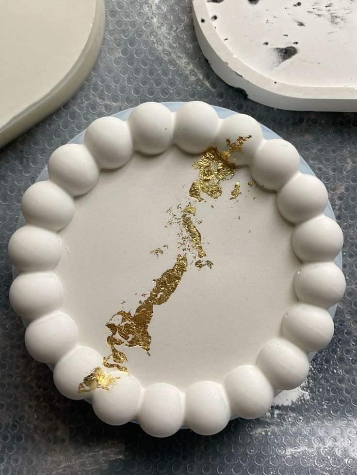 Round with bubble border mould