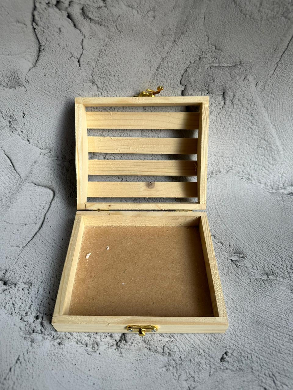 छोटा गुंबद आकार का आभूषण बॉक्स