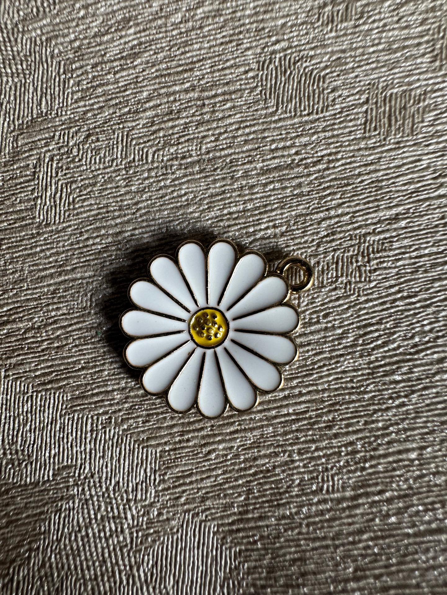 White daisy charm