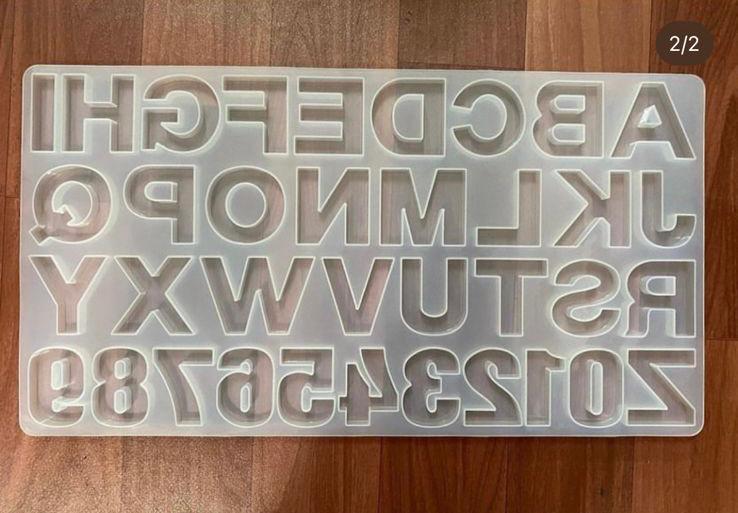 છિદ્ર વિના આલ્ફાબેટ ઘાટ