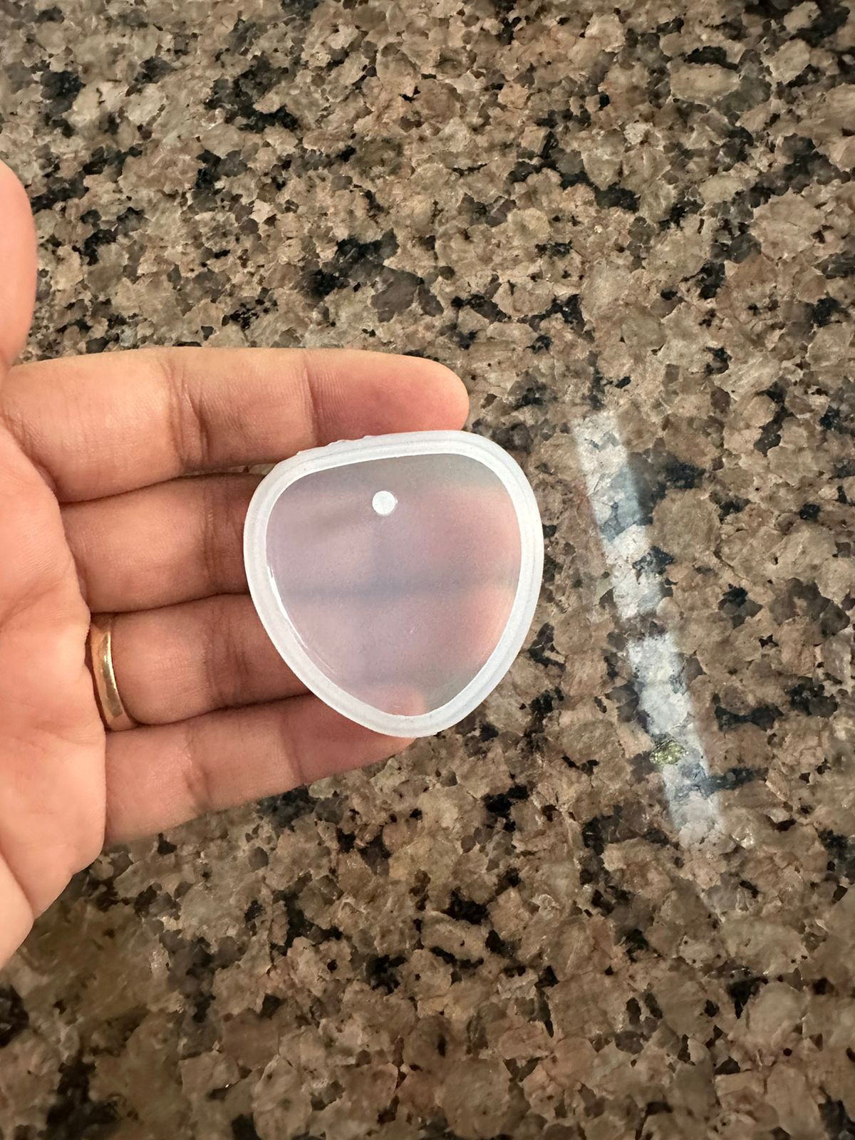 Curved triangle keychain mould