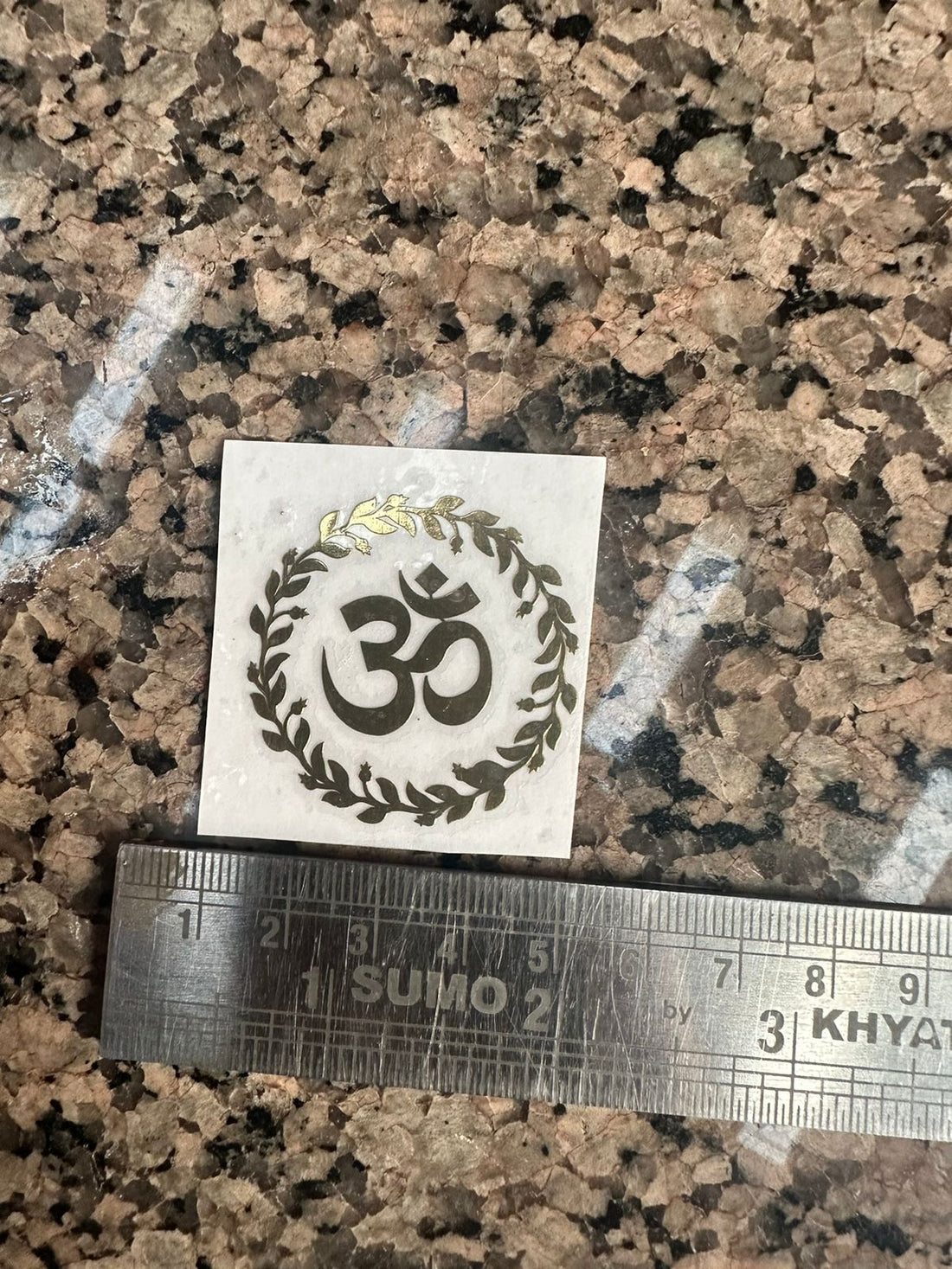 Metallic om sticker